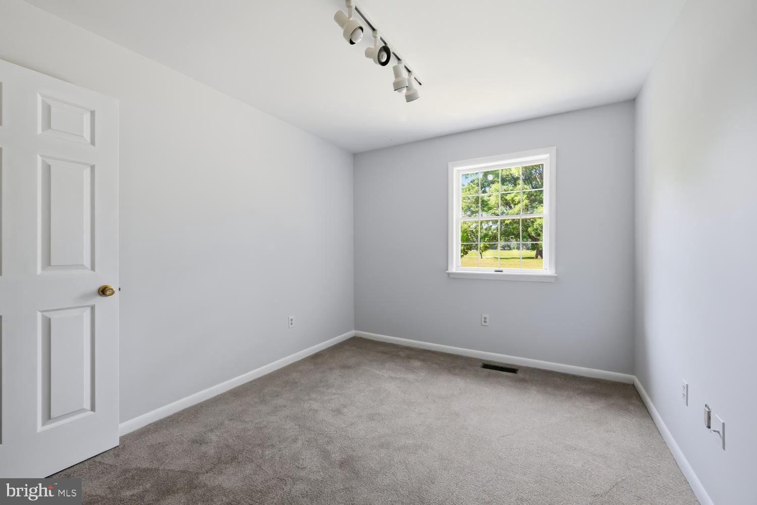 9251 MALLARD POINT COURT