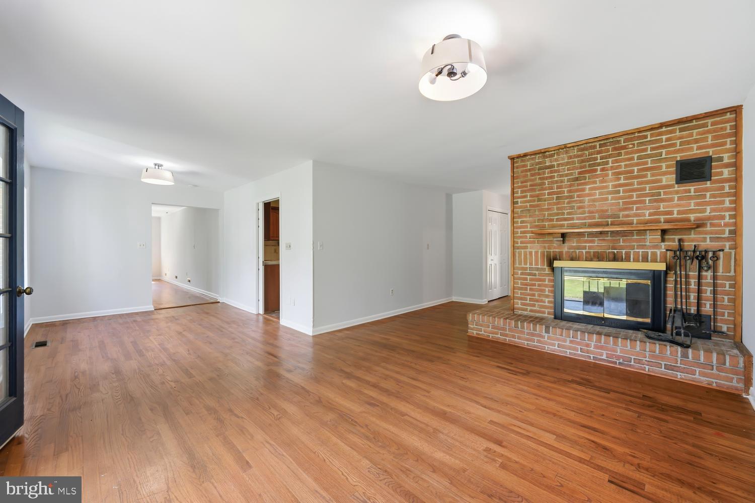 9251 MALLARD POINT COURT