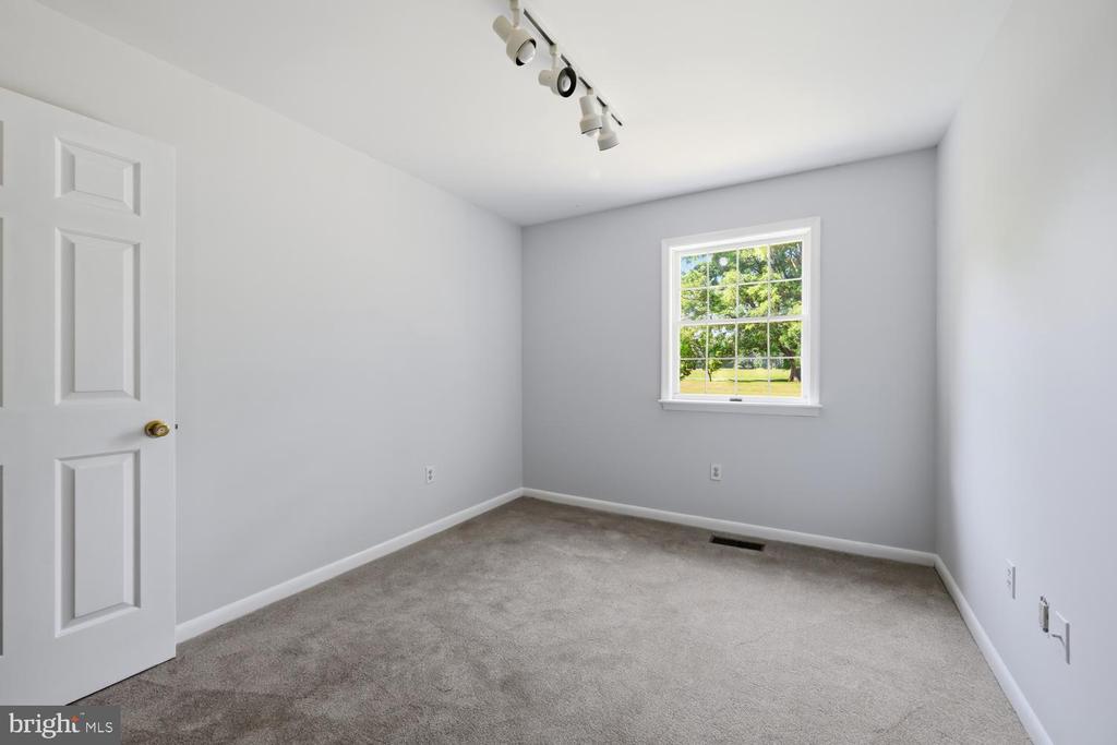 9251 MALLARD POINT COURT