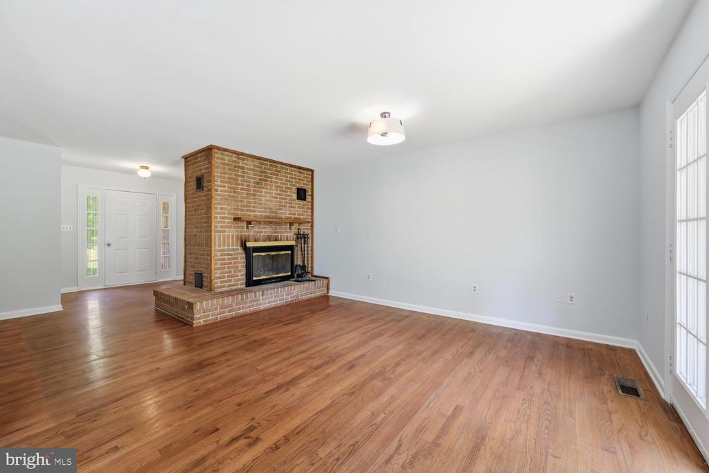 9251 MALLARD POINT COURT