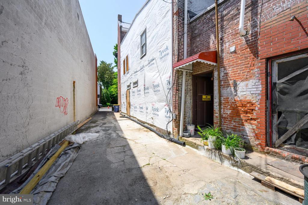 6 N WASHINGTON STREET