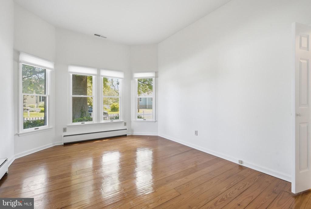 105 PIER STREET E