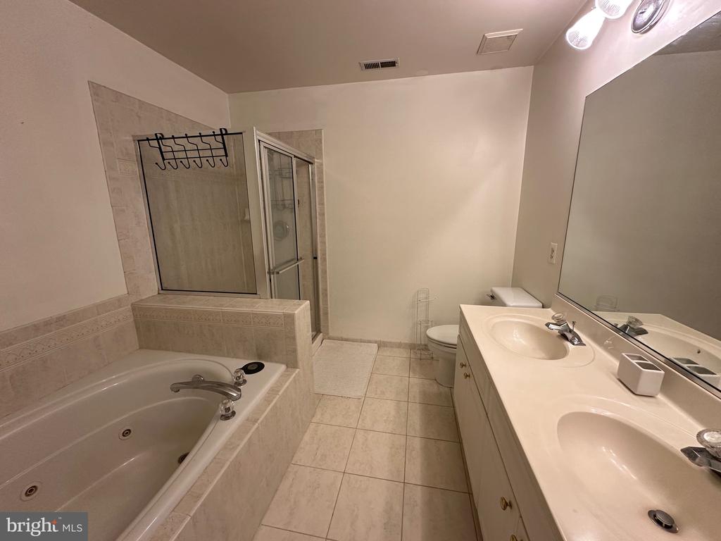 28405 PINEHURST CIRCLE