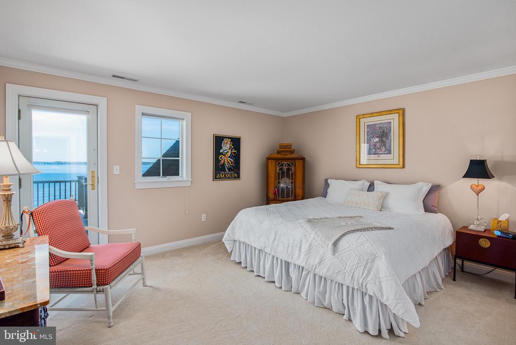 24678 NEW POST ROAD