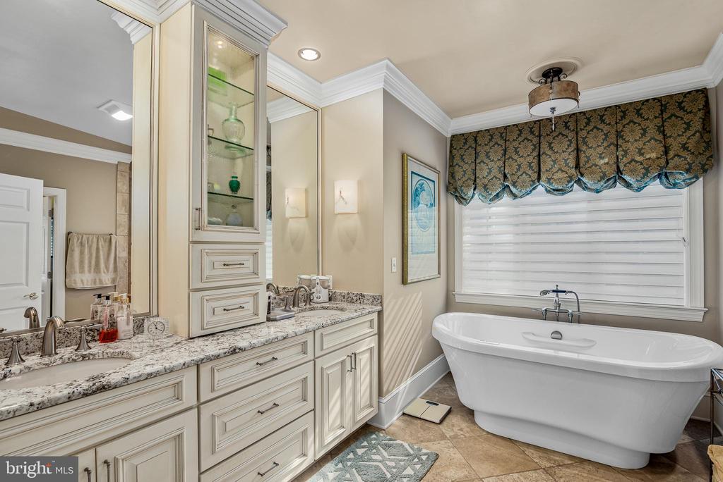 24678 NEW POST ROAD