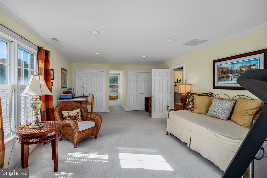24678 NEW POST ROAD