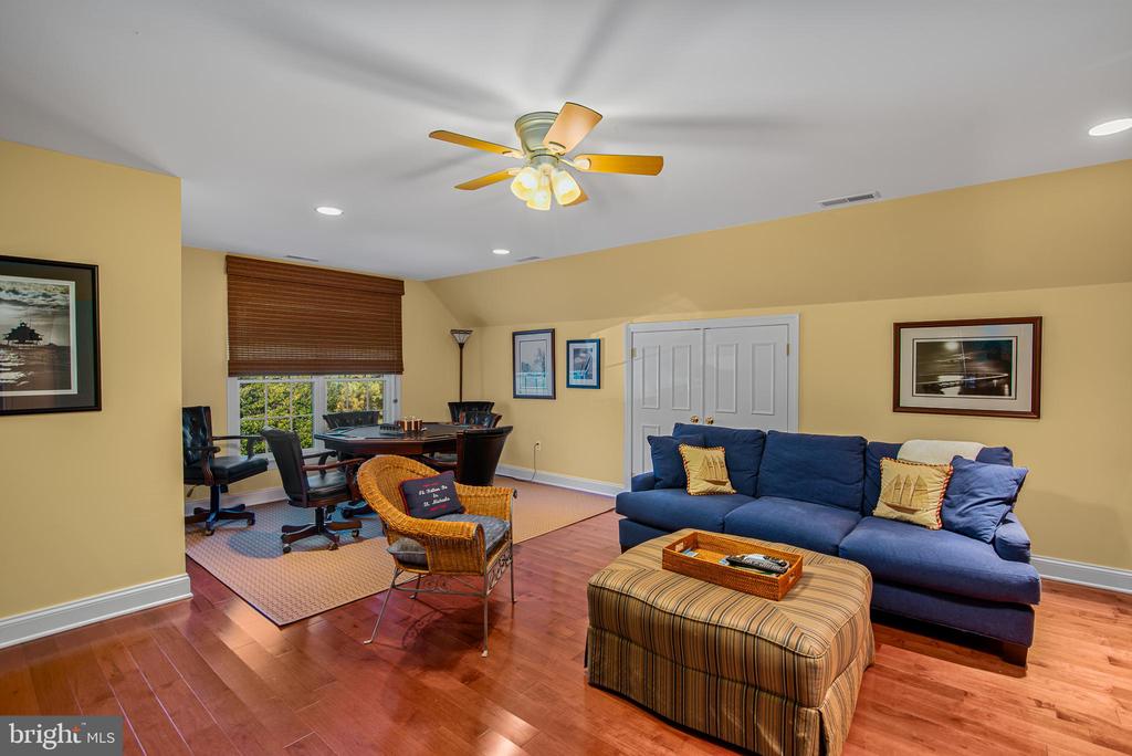 24678 NEW POST ROAD