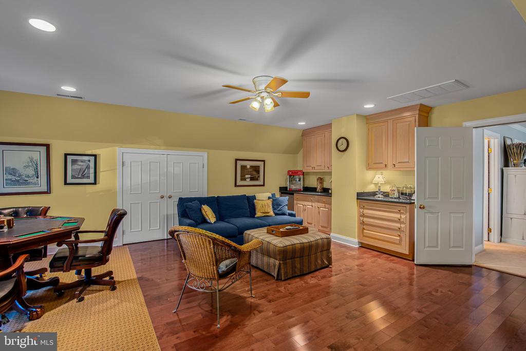 24678 NEW POST ROAD