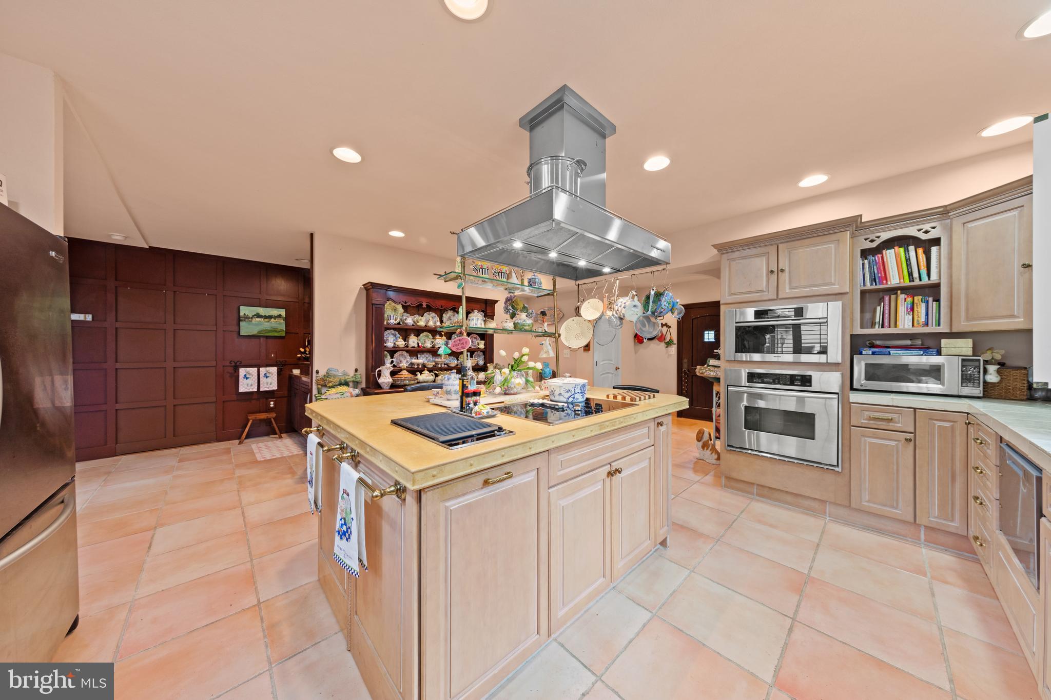 28630 EDGEMERE ROAD