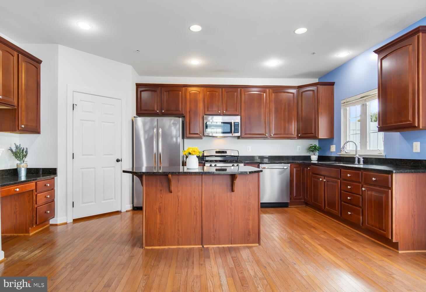 300 DIXON STREET 308