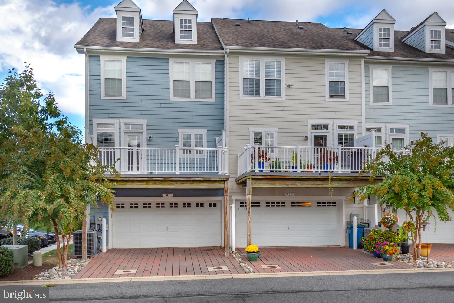 300 DIXON STREET 308