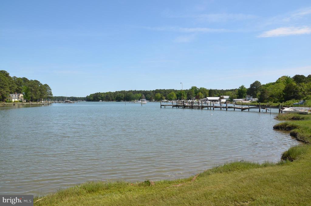 COOPER POINT ROAD