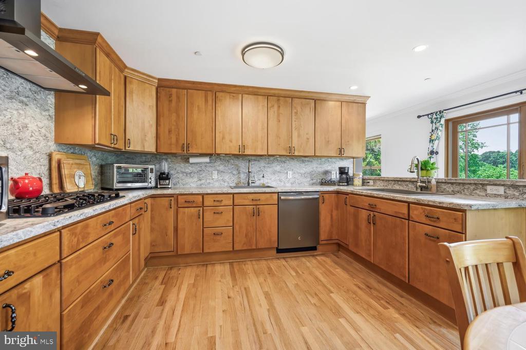 28674 EDGEMERE ROAD