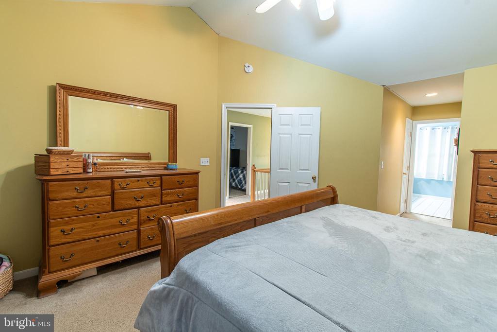 8804 ROUNDHOUSE CIR