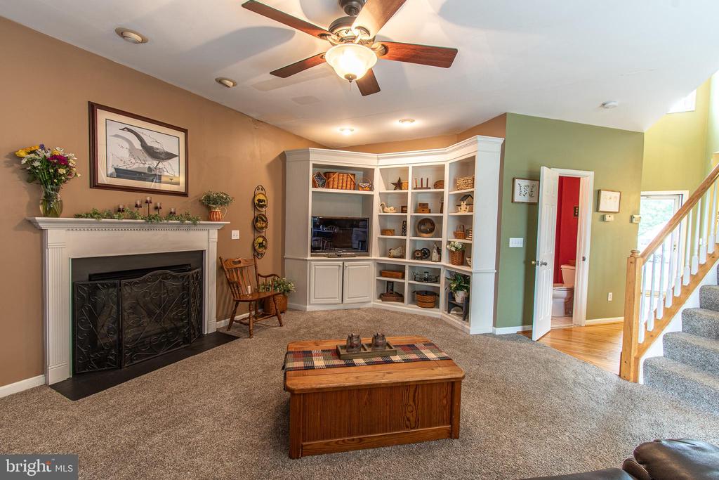 8804 ROUNDHOUSE CIR