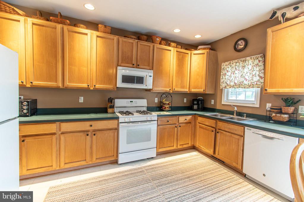 8804 ROUNDHOUSE CIR