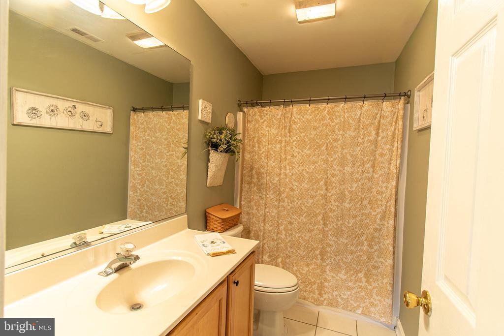 8804 ROUNDHOUSE CIR