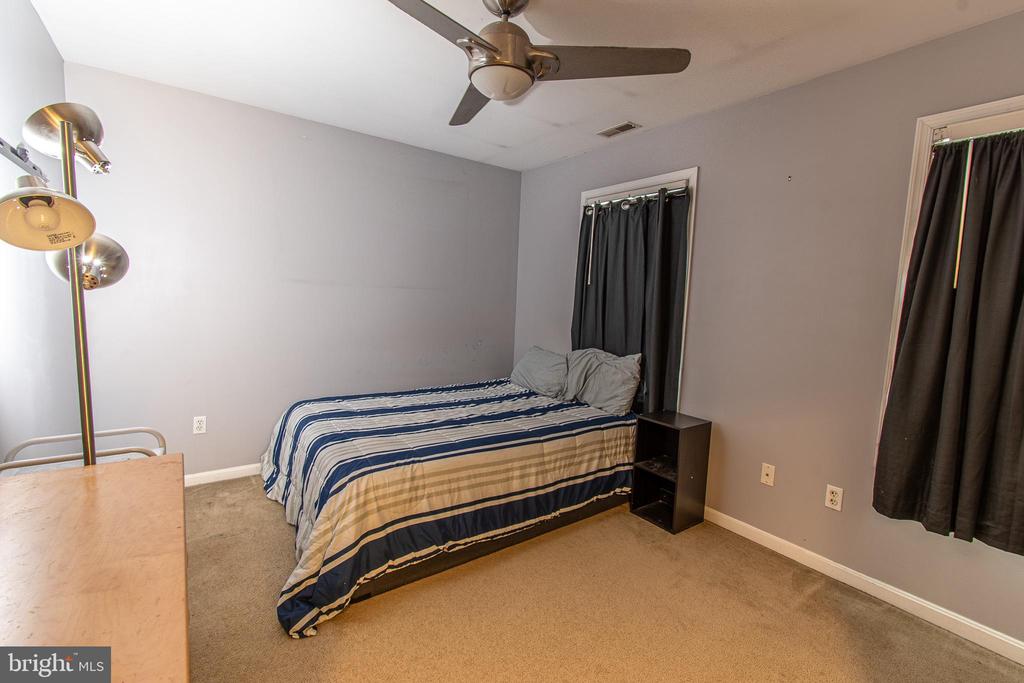 8804 ROUNDHOUSE CIR