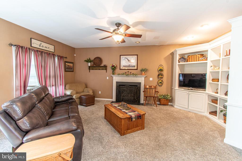 8804 ROUNDHOUSE CIR