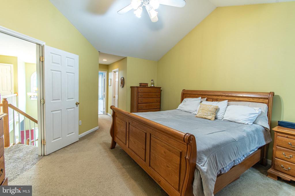 8804 ROUNDHOUSE CIR