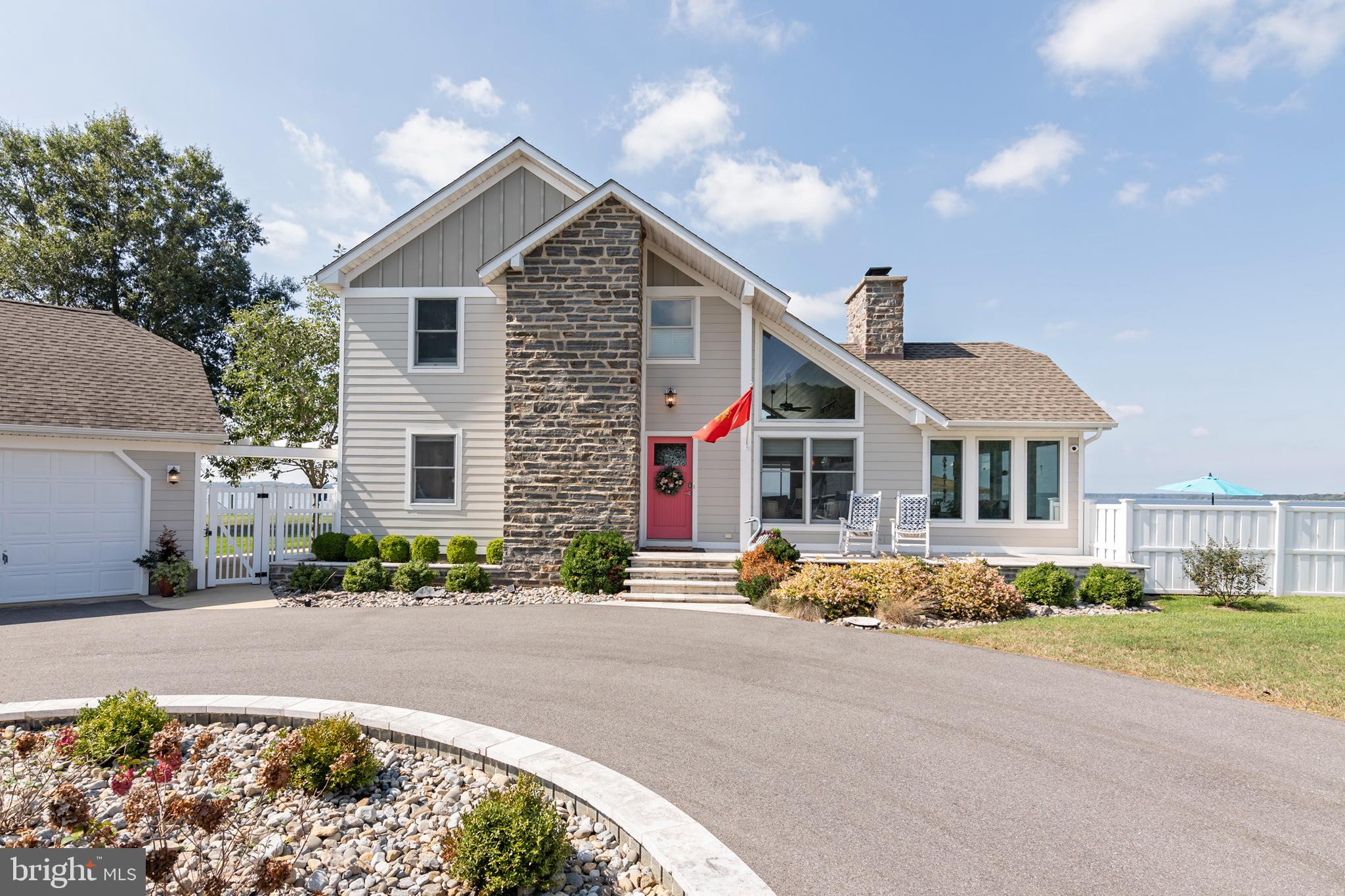 1724 FERRY POINT COURT