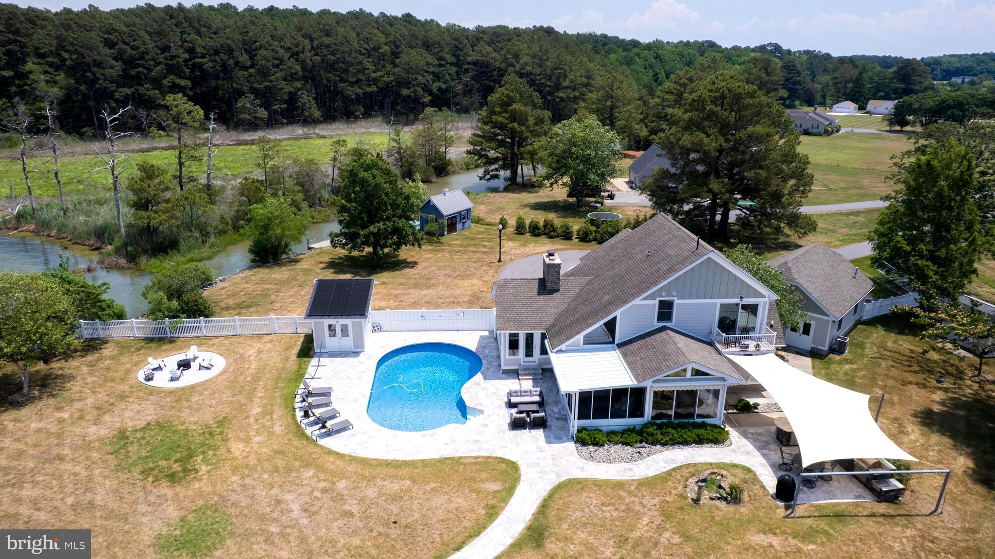 1724 FERRY POINT COURT