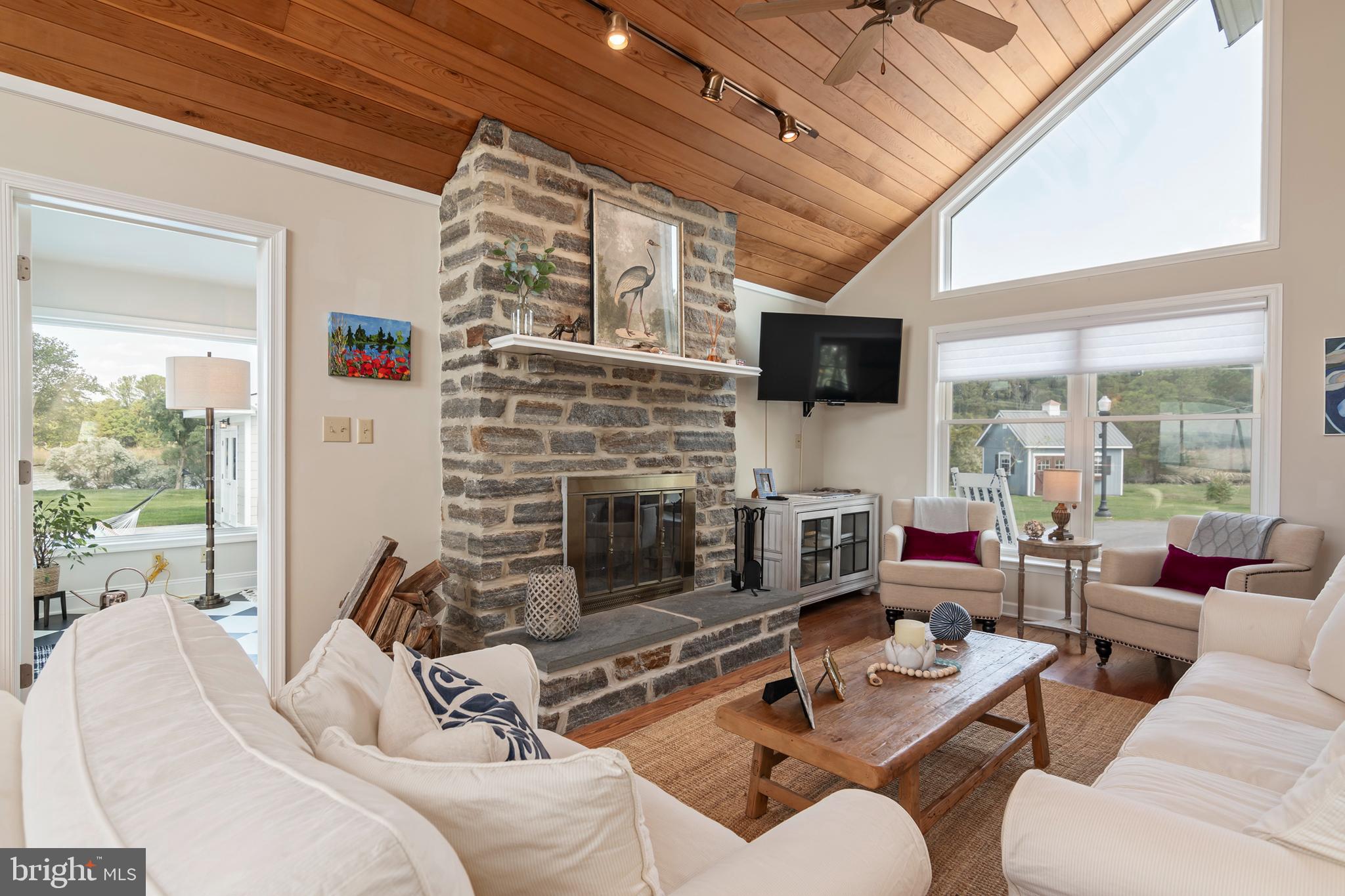 1724 FERRY POINT COURT