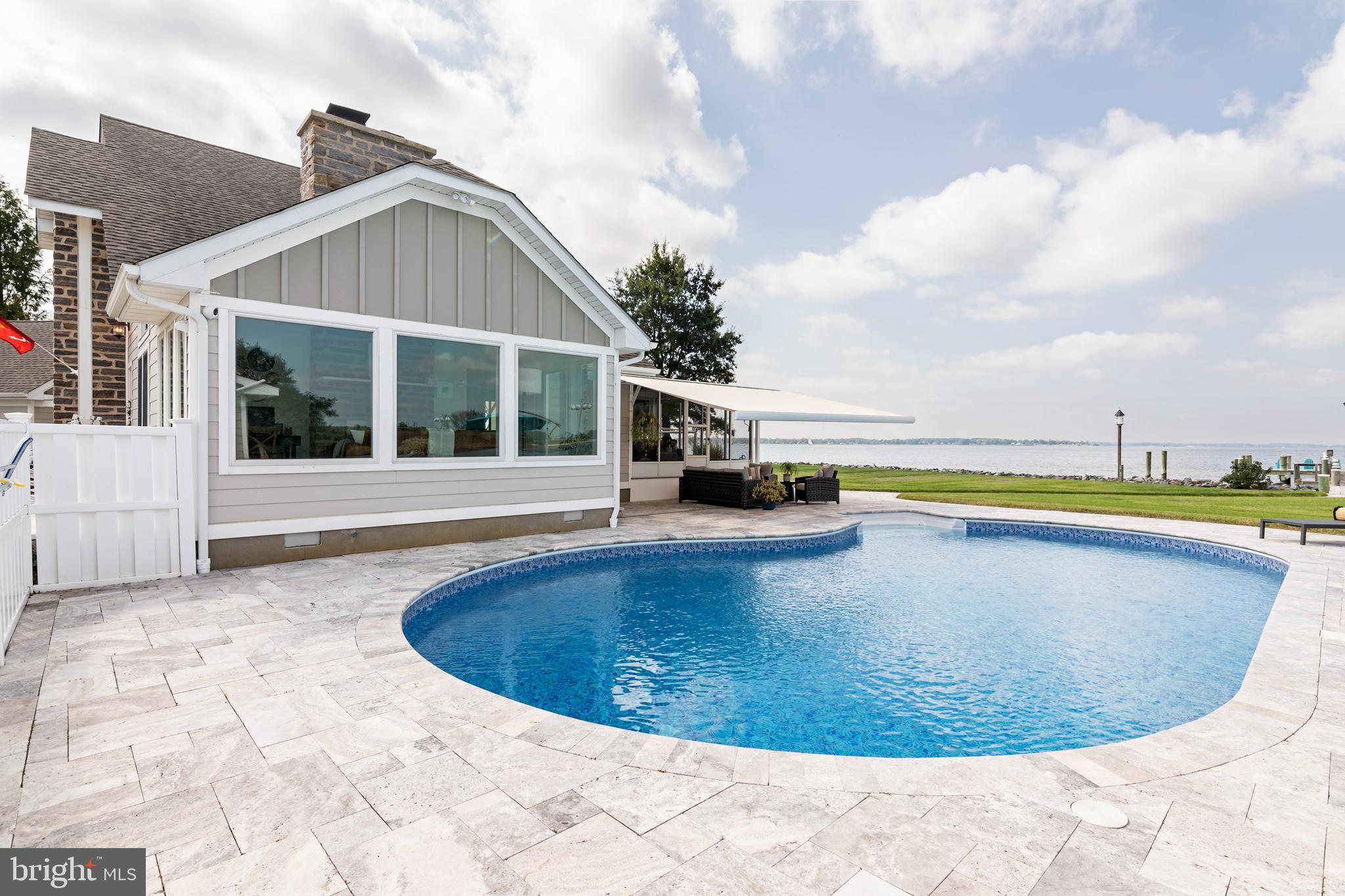 1724 FERRY POINT COURT