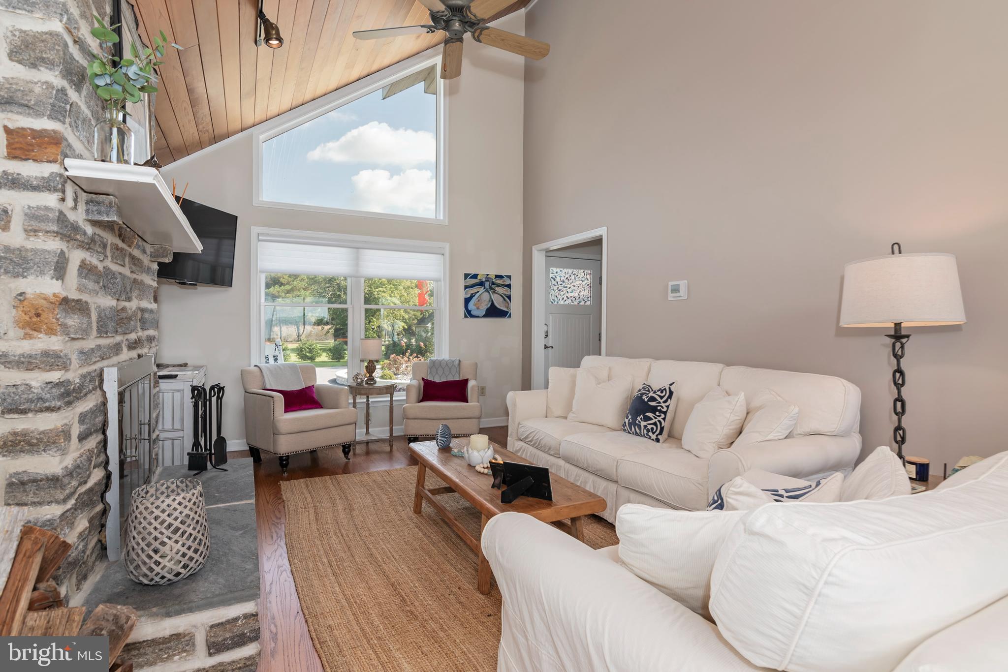 1724 FERRY POINT COURT