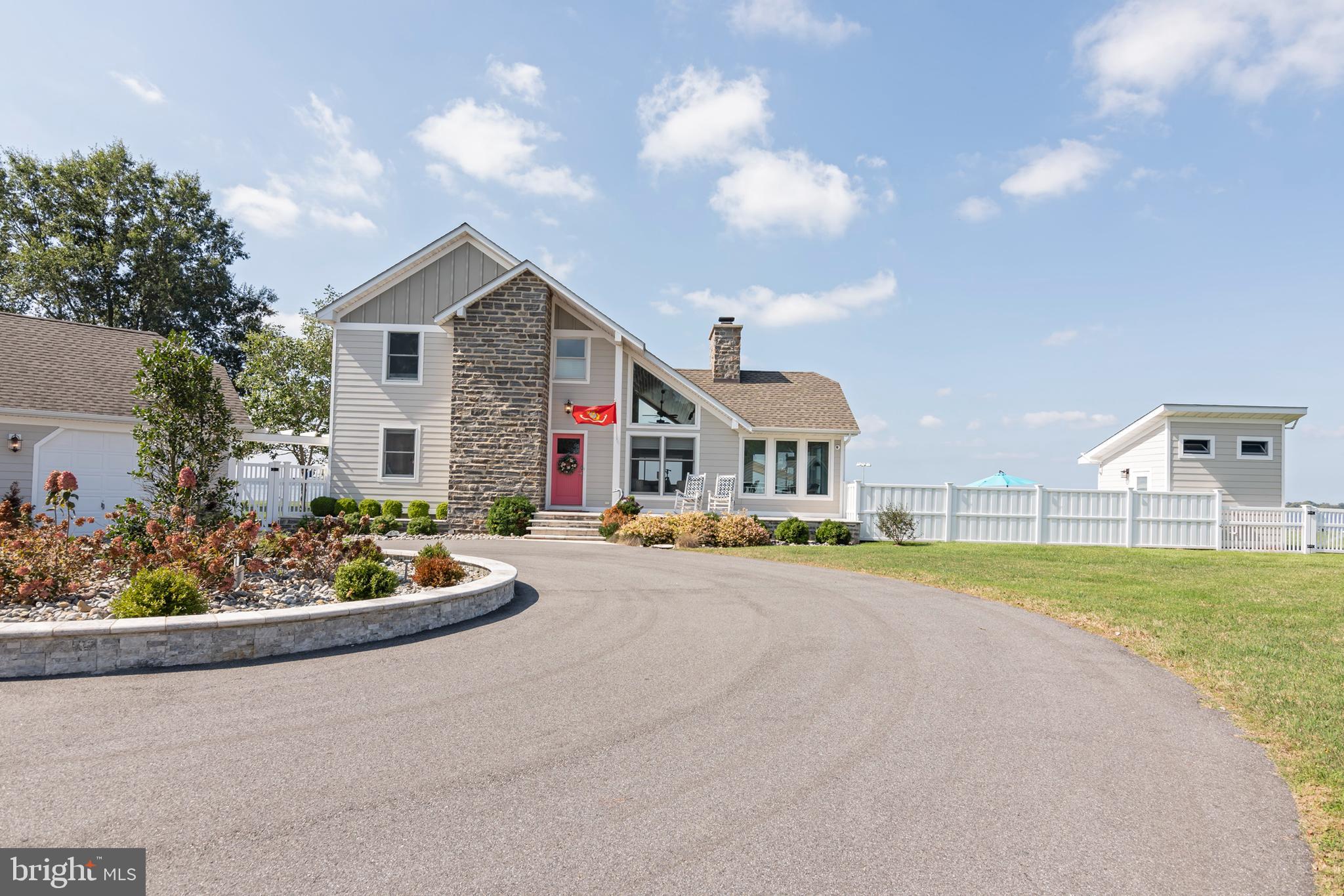 1724 FERRY POINT COURT