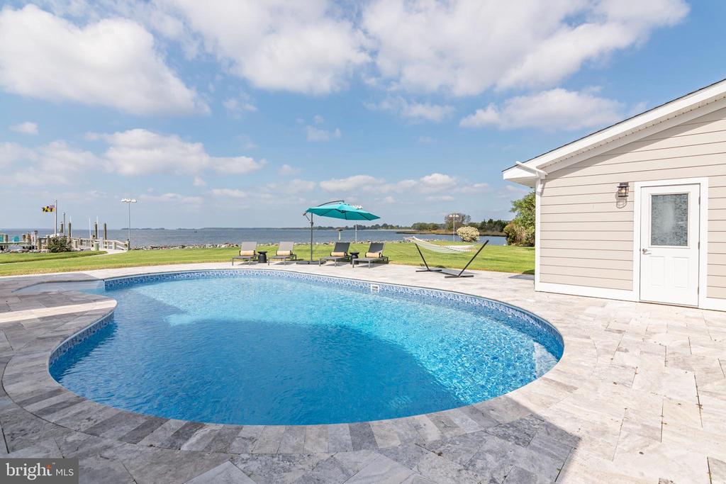 1724 FERRY POINT COURT