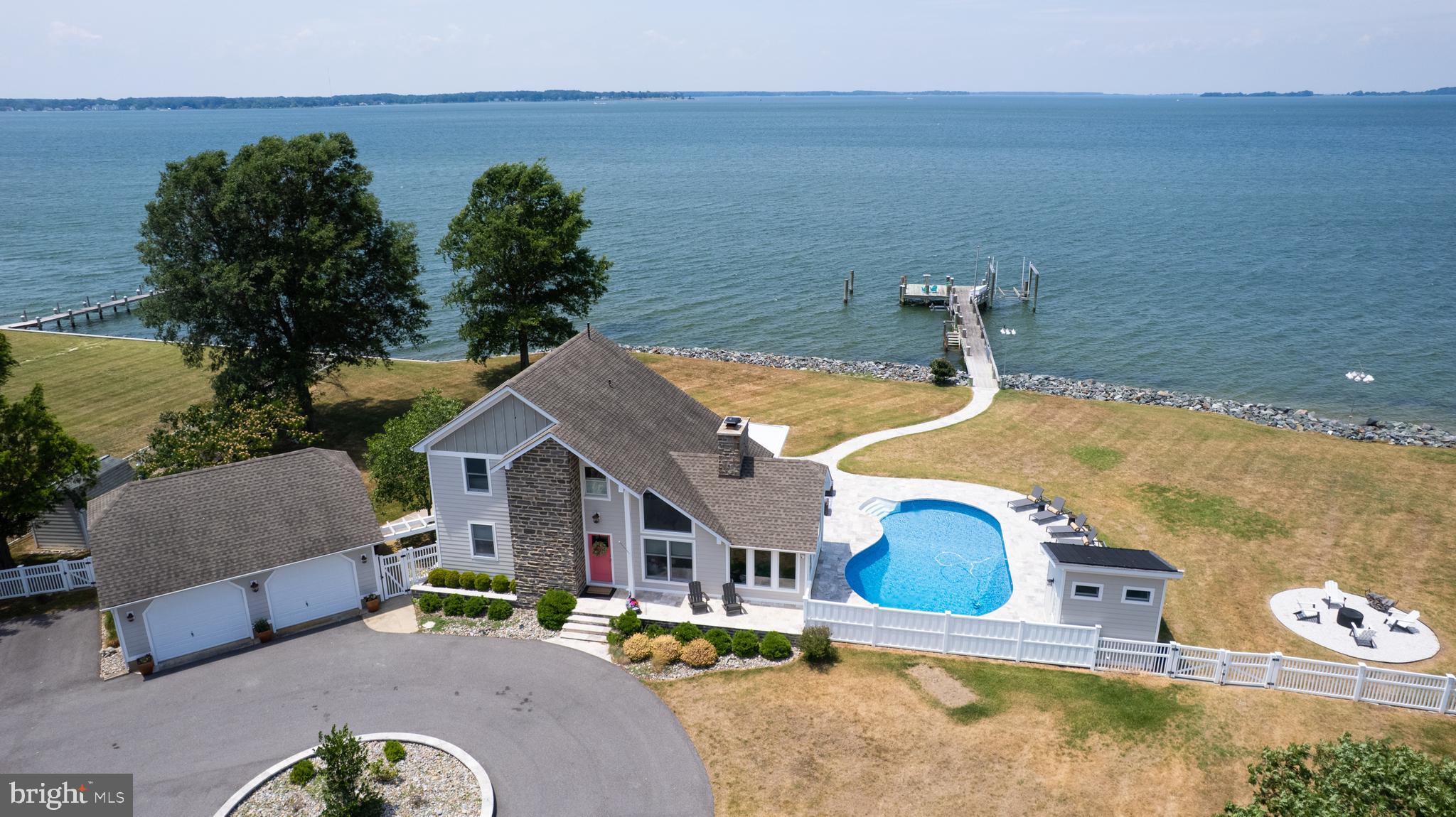 1724 FERRY POINT COURT