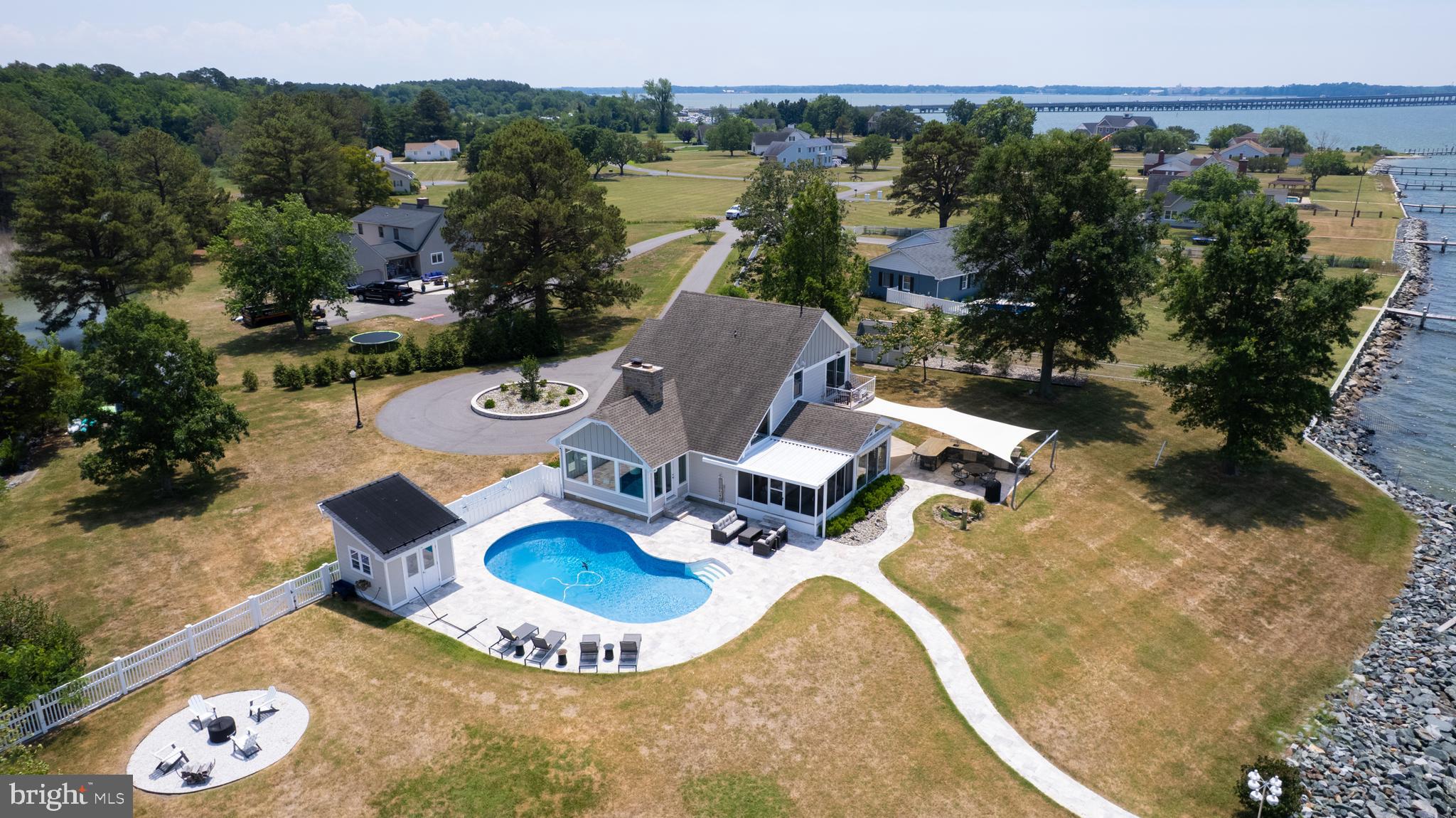 1724 FERRY POINT COURT