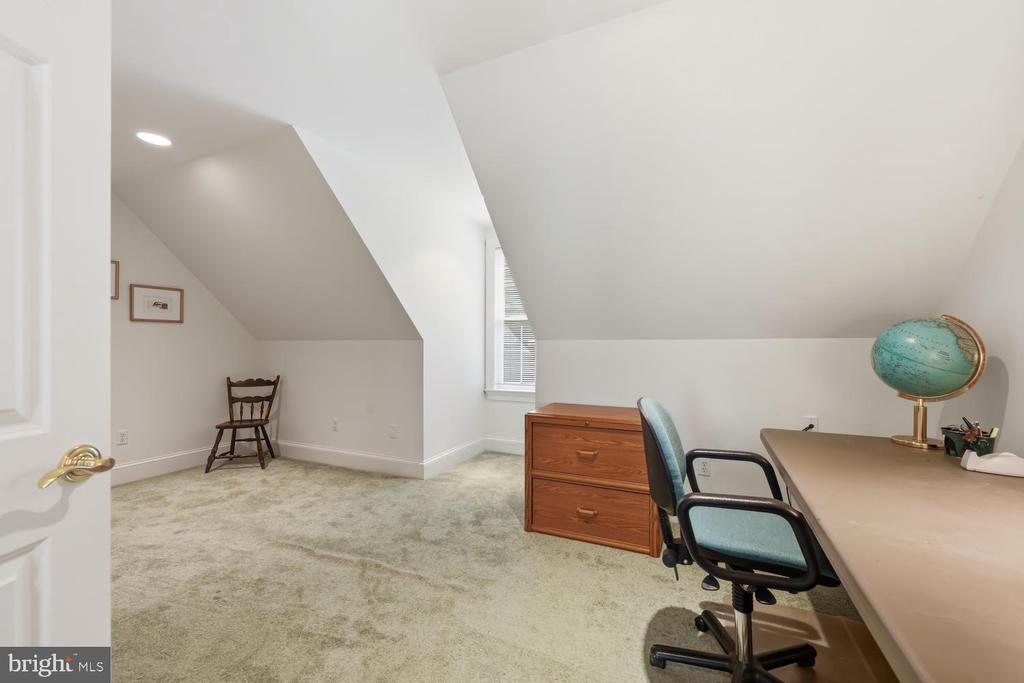 27877 BENT FARM LANE
