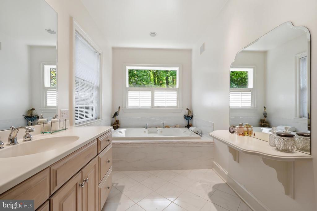 27877 BENT FARM LANE