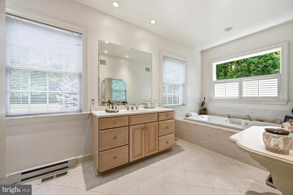 27877 BENT FARM LANE