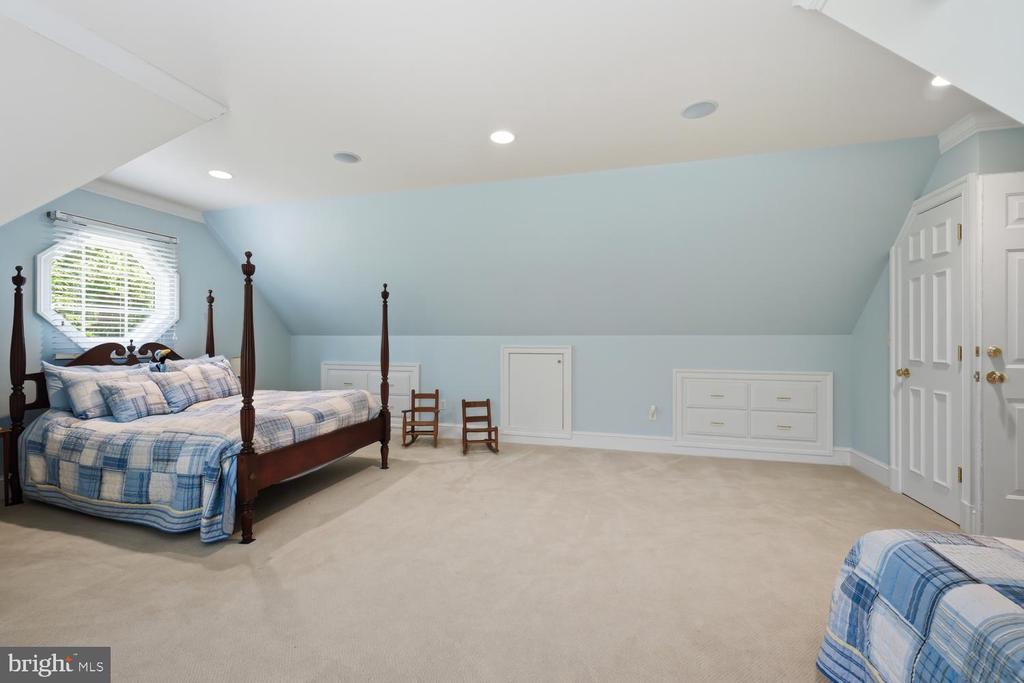 27877 BENT FARM LANE