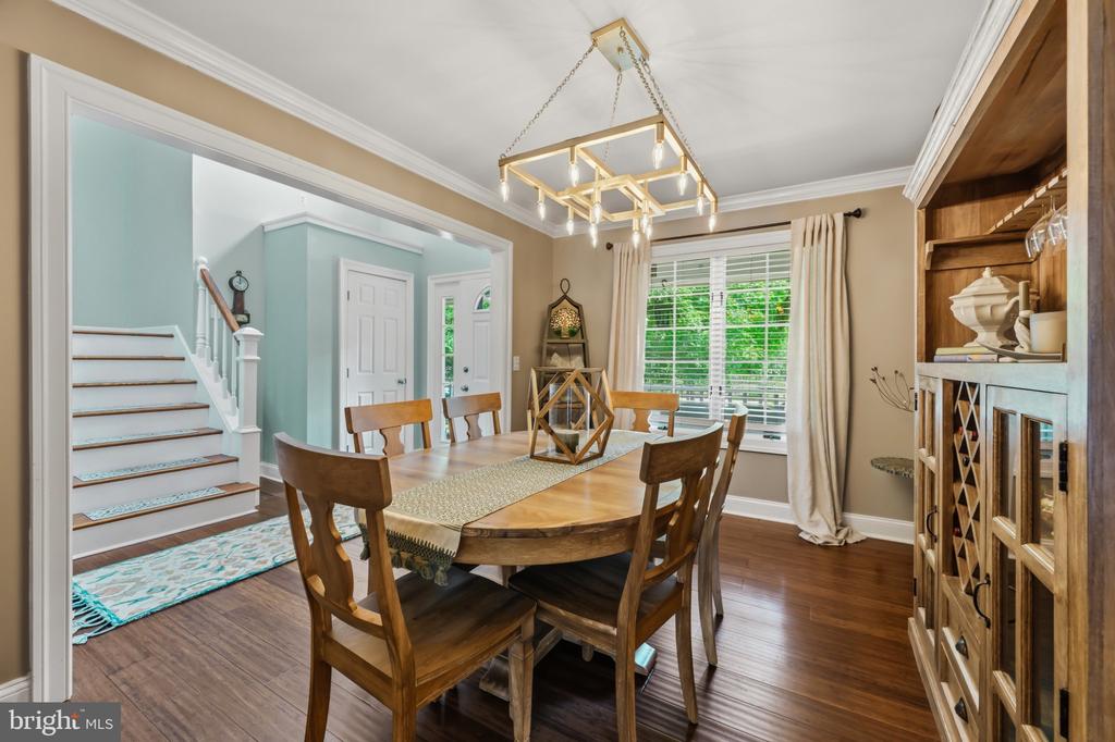 11 LONDONDERRY DRIVE