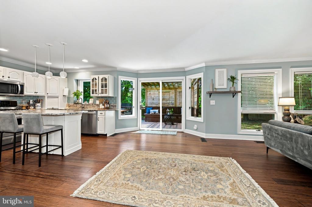 11 LONDONDERRY DRIVE