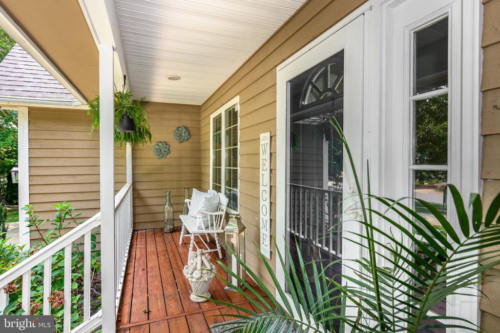 11 LONDONDERRY DRIVE