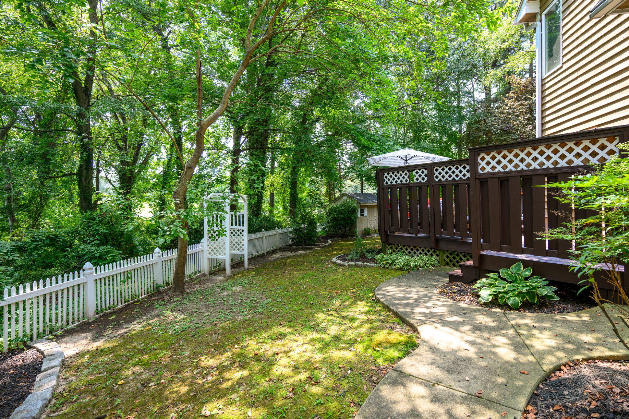 11 LONDONDERRY DRIVE