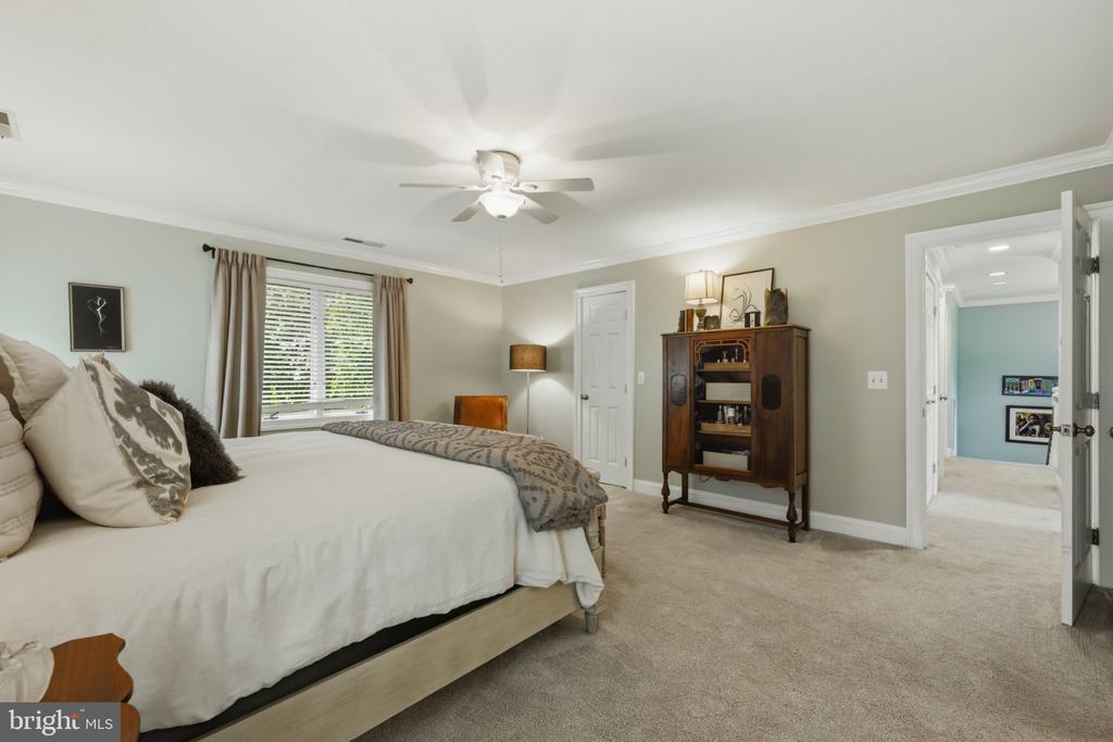 11 LONDONDERRY DRIVE