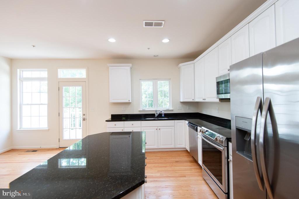 300 DIXON STREET Unit: 505