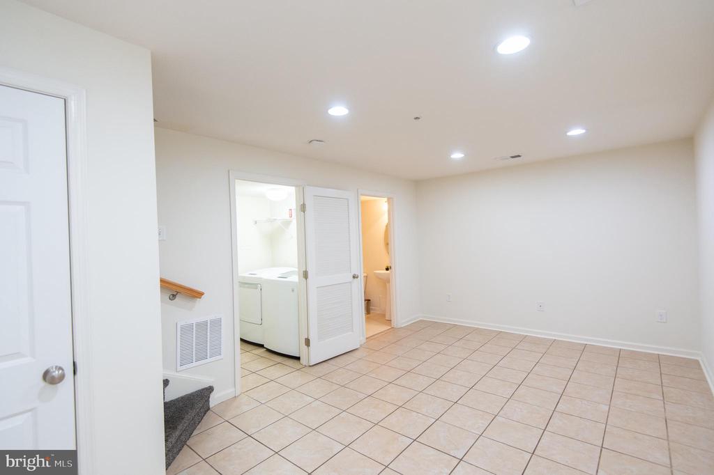 300 DIXON STREET Unit: 505