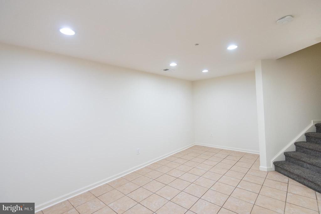 300 DIXON STREET Unit: 505