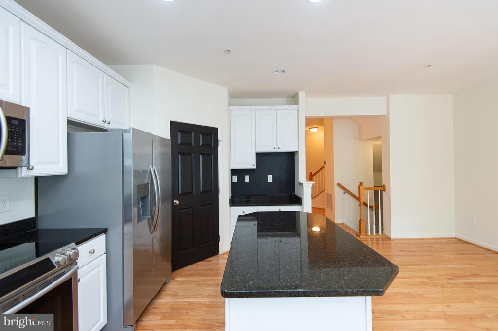 300 DIXON STREET Unit: 505