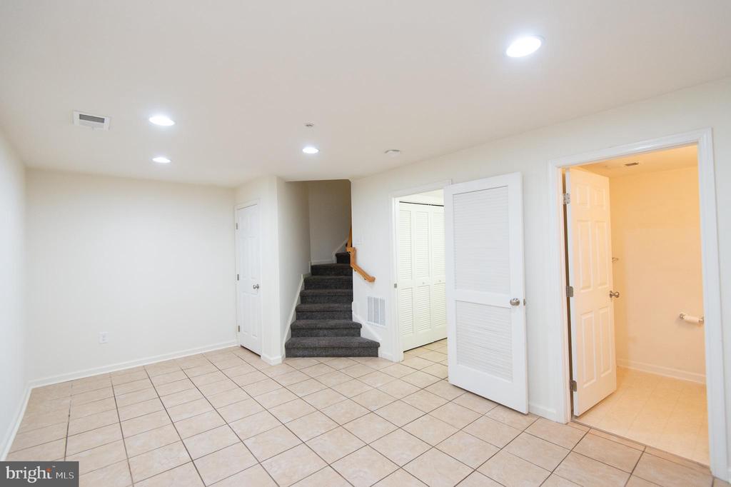 300 DIXON STREET Unit: 505
