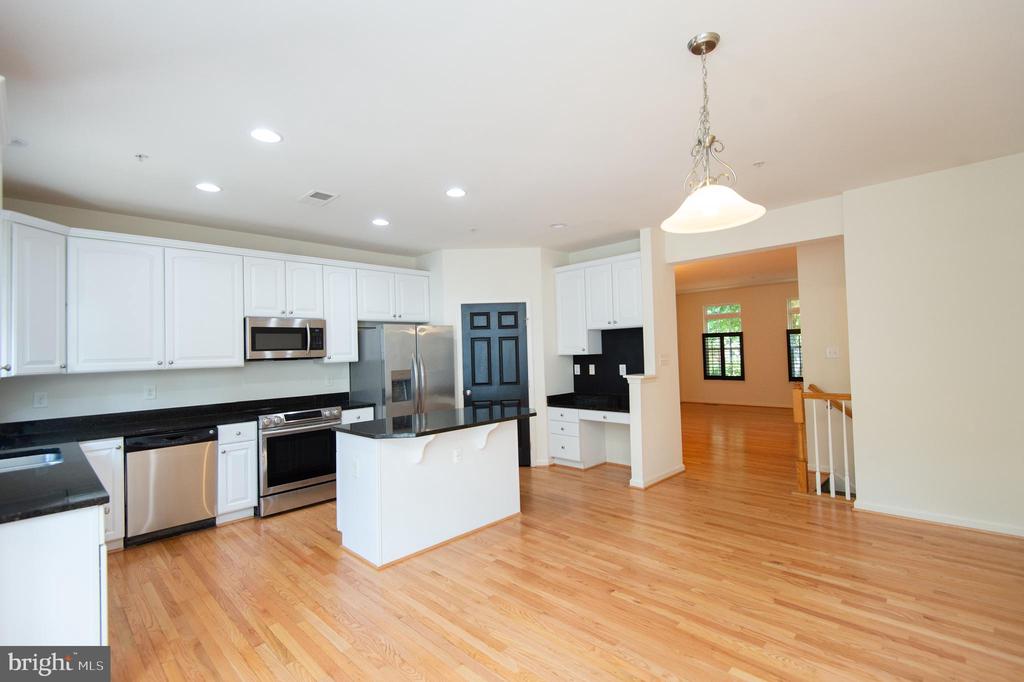 300 DIXON STREET Unit: 505