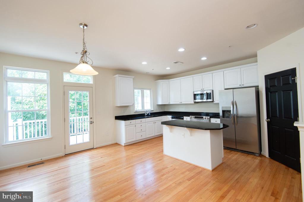 300 DIXON STREET Unit: 505