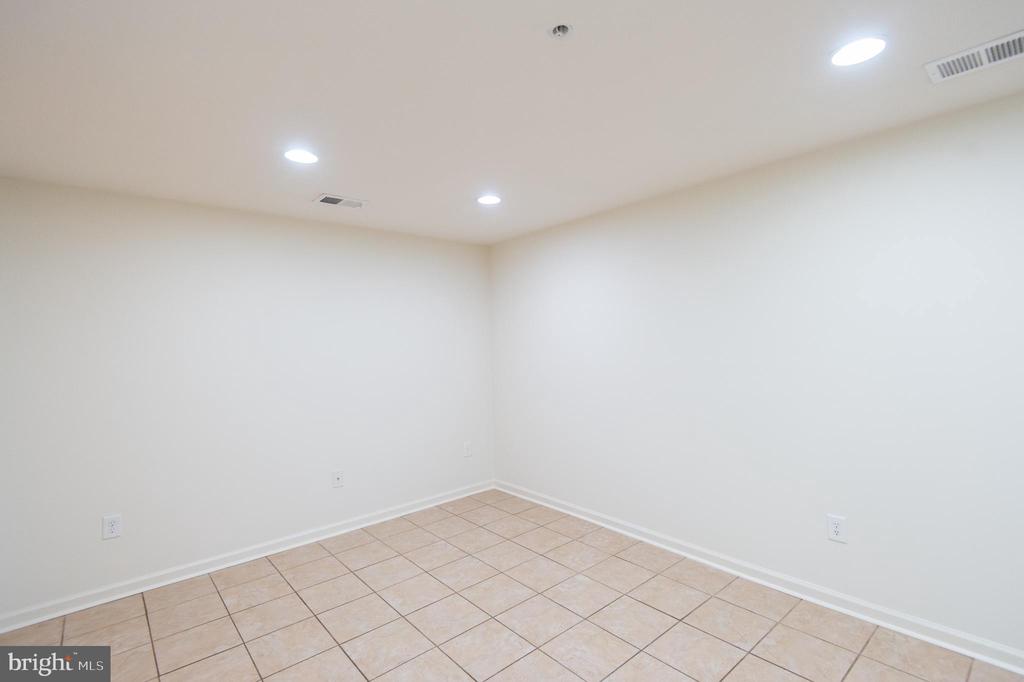 300 DIXON STREET Unit: 505